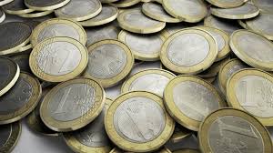 Το σήκωσα, χωρίς να καταλάβω αν είναι κάποιο παιχνίδι και το έδειξα σε κάποιους. Poies Xwres Ths Eyrwphs Den Xrhsimopoioyn To Eyrw Banks Com Gr