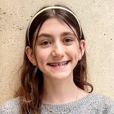 Lori Popper's Instagram, Twitter & Facebook