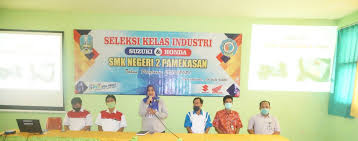 Berikut merupakan kompetensi keahlian multimedia di smkn 2 singosari dalam mengambil kejurusan kita harus tahu dulu apa yang akan kita pelajari dalam jurusan tersebut.sebelum mengtahui lebih jauh tentang tkj lebih baik kita cari tahu tentang apa itu komputer.komputer adalah sebuah. Info Recruitment Kerja Di Bkk Smkn 1 Singosari Smk Negeri 2 Pamekasan