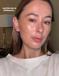 I promise the only reason I have this many selfies in my camera roll is  because of research purposes.... @haleaubeauty 🐚