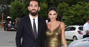 Arda turan, geçtiğimiz hafta hayatını yıllardır birlikte olduğu aslıhan doğan'la birleştirmişti. Arda Turan Dan Aslihan Dogan Turan A Romantik Kutlama