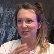 Kari Robertson's Instagram, Twitter & Facebook