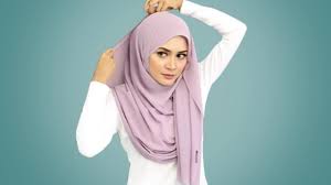 Memakai jilbab pashmina simple look cara pakai selendang gaya diana amir by imasahaja cara pakai selendang terkini 2015 gaya hana tajima part 1 cara pakai selendang terkini kain satin ala siti nurhaliza cara pakai selendang terkini,cara pakai tudung bawal. Pin Di Tutorial Hijab Cara Memakai Hijab Dan Jilbab