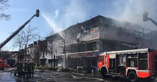 Unsere mitarbeiter der filiale schumanstr. Millionenschaden Bei Feuer In Wohn Und Geschaftshaus In Duren