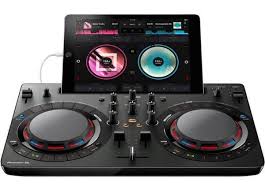 The creators of baby decks dj, async, know what it is to stand behind a pair of turntables and who knows if the ipad would support this, but baby decks dj would be even better if you could drop. Zeroing In On The Best Dj Controller For Ipad 2021