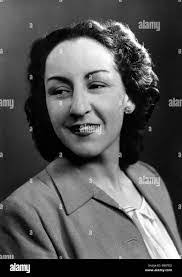 Leanne Wells's Instagram, Twitter & Facebook