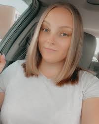 Tamara Riggs's Instagram, Twitter & Facebook