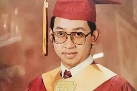Fadli zon murka israel langgar gencatan senjata: Pamer Foto Wisuda Sma Di Medsos Fadli Zon Banjir Komentar