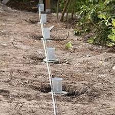 Tutoriel Comment Poser Une Palissade En Bois Palissade Bois Cloture Jardin Bois Cloture Bois