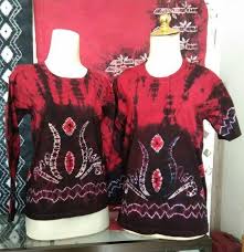 Sebenarnya model baju tunik ini sudah ada sejak lama. Baju Kaos Sasirangan Couple Dari Rizky Sasirangan Rumah Bumn