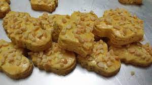 Resipi ini untuk satu adunan yang boleh menghasilkan lebihkurang 50 biji biskut jejari oats. Biskut Badam Rangup Resepi Zulfaza Loves Cooking Zlc Facebook