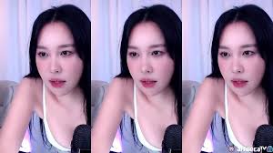 Jayoung1062 Shows Off Her Hot Booty and Big Boobs WHile Dancing Video