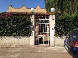 È interessante notare che per quanto riguarda le case vacanza il prezzo medio è di 295 € a notte con una dimensione media di 131 m².in aggiunta, questa tipologia di proprietà è un'ottima scelta per gruppi di medie dimensioni e famiglie, dato che le case. Casa Vacanze Villa Samuele In Fontane Bianche Italy Lets Book Hotel