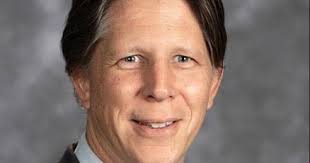 School board chooses its new superintendent