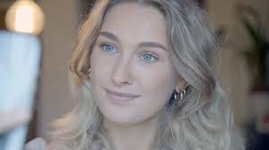 Anna Senno's Instagram, Twitter & Facebook