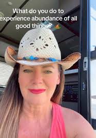 Sandra Weller (@blissfullivingsandra)