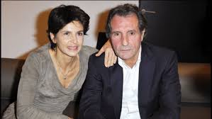 La célèbre journaliste a notamment dévoilé quel était le plus gros défaut de son mari. Jean Jacques Bourdin Le Clin D Oeil Amusant De Sa Femme A Closer