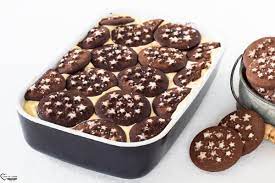 Unire al composto gli albumi montati a neve, la panna fresca montata e 100g di biscotti sbriciolati finemente. Tiramisu Con Pan Di Stelle Ricetta Golosa Facile E Veloce Da Fare