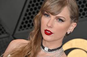 Taylor Swift wore the T necklace when she went to the Superbowl, and also  at the Grammys she wore it
