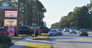 Dear hawthorne, please keep this place clean. Drive Thru Lanes On Fair Road Get City Attention Statesboro Herald