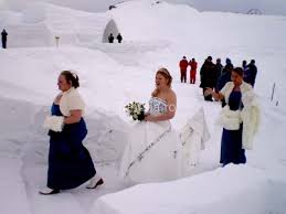 Hotelul de gheata balea lac sibiu 2011 in hdmarius tarniceriu. La Biserica De GheaÅ£Äƒ De La Balea Lac Incepe Sezonul NunÅ£ilor Eveniment Tribuna