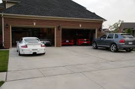 Ferrari And Porsche Garage 27 Jpg 800 532 Dream Car Garage Luxury Garage Dream Cars