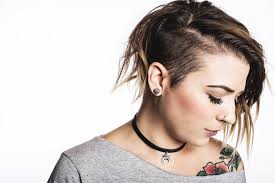 Short undercut hairstyle for curly hair via. How To Style An Undercut 5 Simple Ways Girrlscout