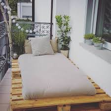 Bett mit stauraum diy academy. Palettenmobel Do It Yourself Balkon Palette Sommerbett Balkongestaltung Selbstgemacht Deko Palettenmobel Mobel Aus Paletten Wohnung