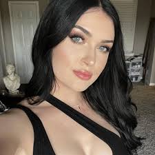 ℭ𝔞𝔪𝔯𝔶𝔫 ℭ𝔞𝔰𝔢𝔶 (@camryn.casey) • Threads, Say more