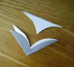 Les magnifiques et géants flocons de neige 3 d en papier! Comment Fabriquer Des Flocons De Neige En 3d Avec Des Feuilles De Papier Brico Enfant Trucs Et Bricolages