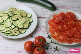 Finde diesen pin und vieles mehr auf griechischer salat rezept leckerer griechischer bauernsalat mit paprika, gurke, romana salat. Tomaten Zucchini Gratin Low Carb Sandras Kochblog