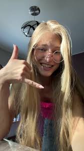 This trend but with mommy <3