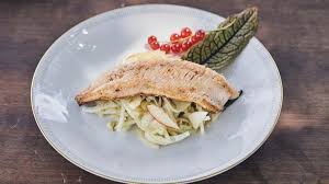 gruss aus der kuche nicole roth apfel fenchel salat mit saiblingsfilet br de gruss aus der kuche rezepte lebensmittel essen