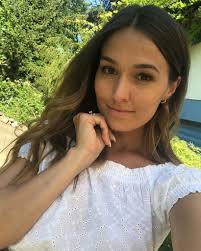 Mit frisuren apps kannst du sehen. Fussballer Nachwuchs Bvb Star Manuel Akanji Wird Papa Promiflash De