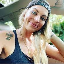 Christine Carelli's Instagram, Twitter & Facebook