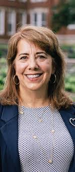 Robin Stenger's Instagram, Twitter & Facebook