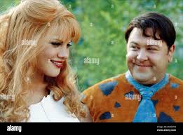 Jane Krakowski & Mark Addy Film: The Flintstones In Viva Rock Vegas (USA  2000) Characters: Betty O'Shale & Fred Flintstone Director: Brian Levant 15  April 2000 **WARNING** This Photograph is for editorial