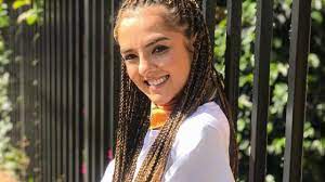 La primera mujer ganadora de 'a otro nivel' tiene 24 años de edad, y ganó tras interpretar canciones como: Ptjjvggcufsewm
