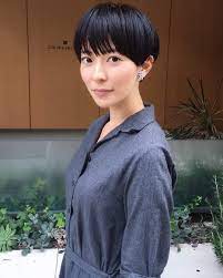 シンプルショート 後ろから見るとデザイン効いてます myguest shorthair 黒髪ショート 大人ショート chikashitsu チカシツ eli short hair outfits short hair styles short hair images