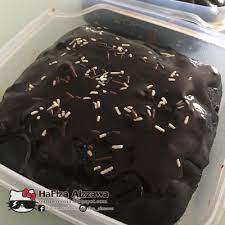 1 cawan susu cair/air biasa, 1 cawan susu pekat, 1 cawan serbuk koko, 1 cawan gula, 1 cawan minyak email protected jagung, 3 biji telur, secubit garam. Kek Kukus Coklat Mudah Guna Sukatan Cawan Dan Blender