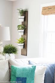 Whether you have a formal living room, a family room, or den, you'll find inspiring photos of living rooms, tricks for small living rooms, and living room paint color ideas from experts. Living Room Plant Wall Home Design Ideas