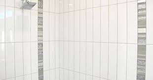 emser vogue 4x16 white gloss vertical stack with glass decorative band by thompson tile olympia tile jewel sil subway tile subway tiles bathroom tile bathroom