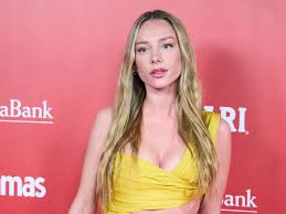 Dans une vidéo YouTube, un célèbre candidat de télé-réalité assure, face à  Darko, avoir concrétisé avec Ester Expósito, star de la série à succès,  "Élite" ! - Public