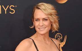 Feb 13, 2019 · come dovrebbe essere un taglio per donne over 40? Capelli I Tagli Corti Per Donne Mature Over 40 Globelife