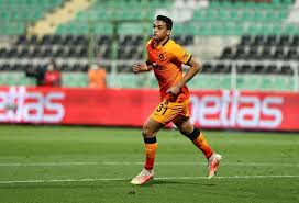 هو مصطفى كمال محمود حسين آل محفوظ، من الأشراف وينتهي نسبه إلى علي زين العابدين. 3lfh7p9mvlsfjm