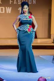 Bonjour toi, aujourd'hui, j'aimerais partager avec toi des modèles de robes en pagne que tu aimerais bien ou pas. Image Result For Model Pagne Africain Simple African Dresses Modern African Fashion Dresses Traditional Dresses
