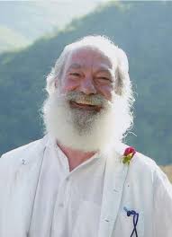 E ricordati, io ci sarò. Ci sarò su nell'aria. Allora ogni tanto, se mi  vuoi parlare, mettiti da una parte, chiudi gli occhi e cercami. Ci si  parla. Ma non nel linguaggio