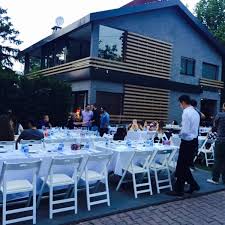 Kablosuz internet var otopark yok kredi kartı geçerli değil. Acun Medya Levent De Ofis