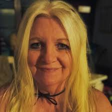 Looking for a great coffee shop with good cake and very hot coffee in  Caloundra, preferably closer to Golden Beach, Pelican Waters end?