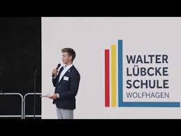 Wegen des mordes an dem kasseler regierungspräsidenten walter lübcke (cdu) hat das oberlandesgericht frankfurt den hauptangeklagten stephan ernst zu. Festakt Zur Umbenennung Der Schule Live Stream Youtube